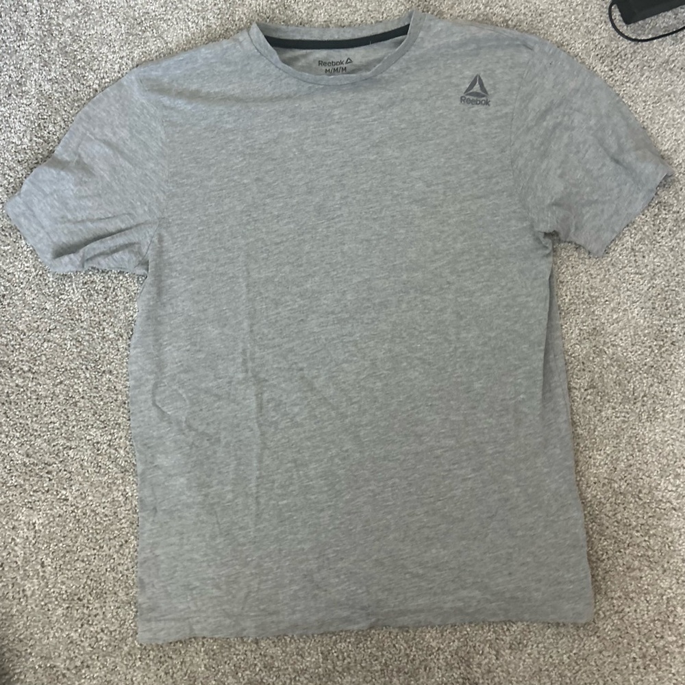 Reebok gray tshirt size medium